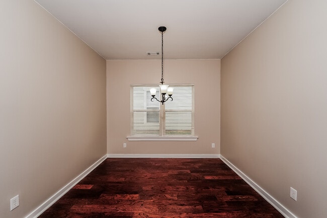 Photo - 245 Hathaway Ln