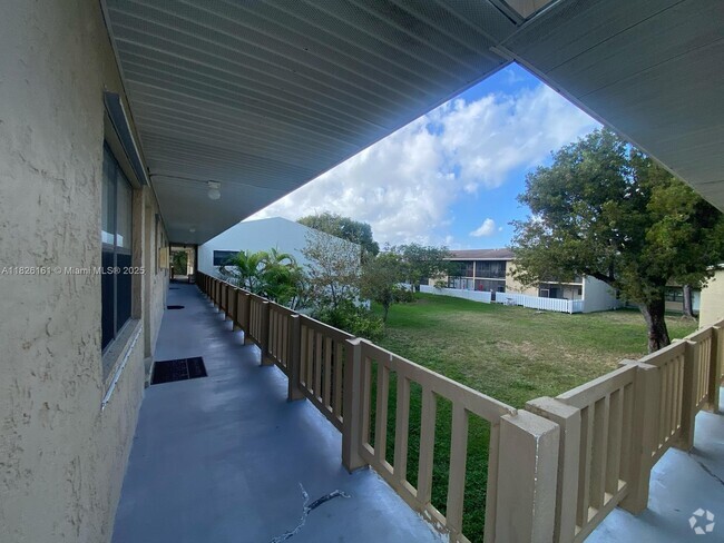 Building Photo - 10350 SW 220th St Unit 256 Rental