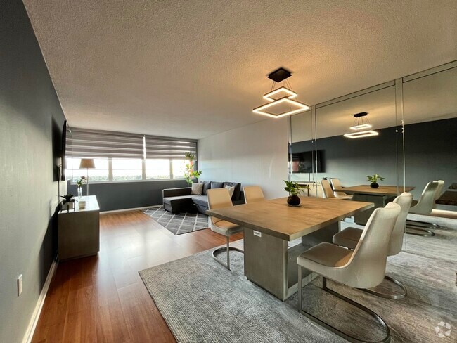 Building Photo - 1301 NE Miami Gardens Dr Unit 1103w Rental