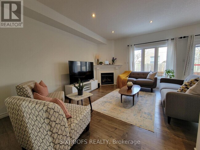Photo - 2089 Beaverbrook Ave