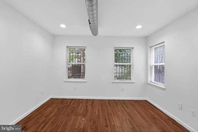 Photo - 1729 Master St