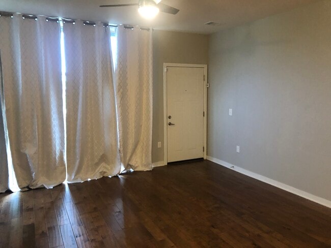 Drapes can remain if renter chooses. - 1124 Litton Ave Unit 102