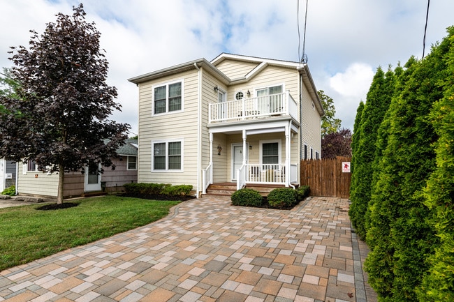 Photo - 119 6th Ave