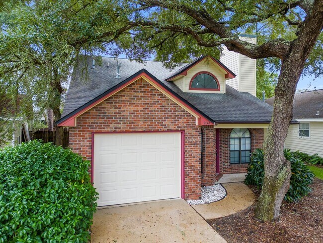 Photo - Charming Home in Parkwood Circle!