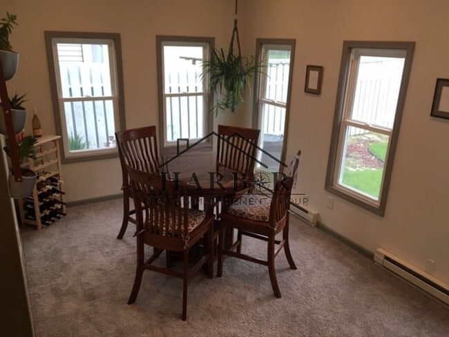 Photo - 1610 4th St NE