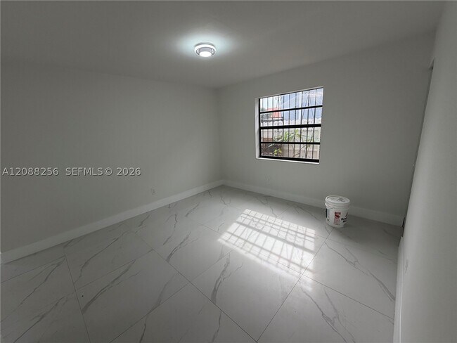 Photo - 595 E 8th St