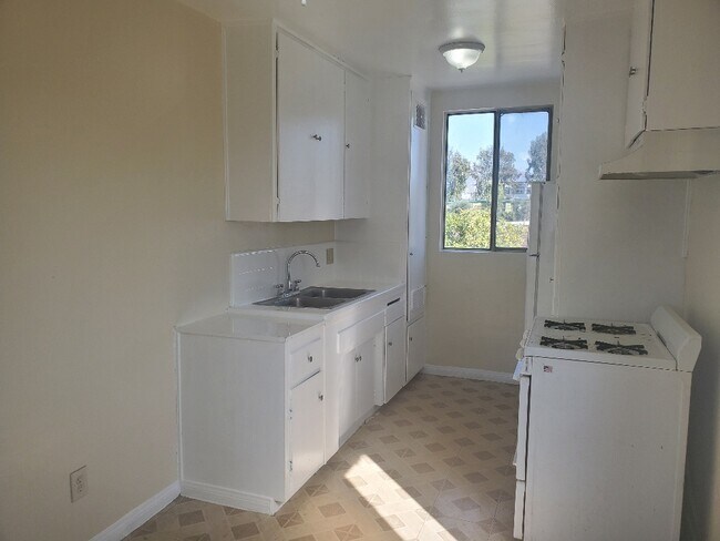 Photo - 11934 Runnymede St Unit 4