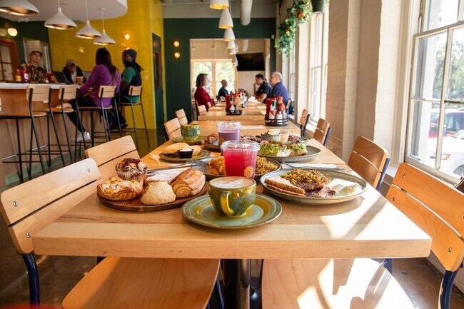 Photo - 1333 W 22nd St