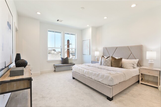 Photo - 1020 W 15th 1/2 St