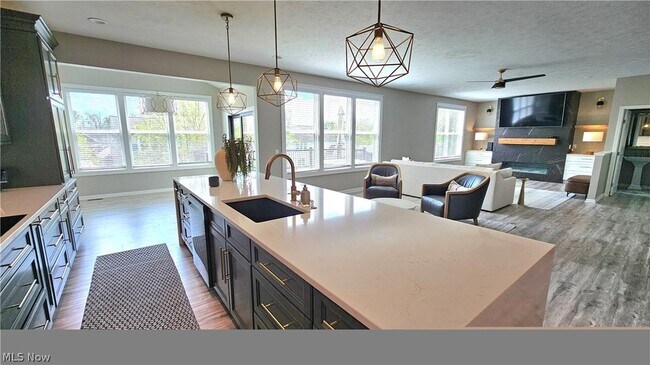 Photo - 9337 Ellis Way