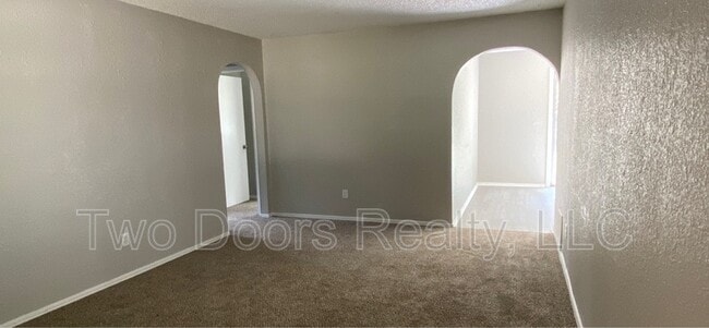 Photo - 605 Lloyd Ave