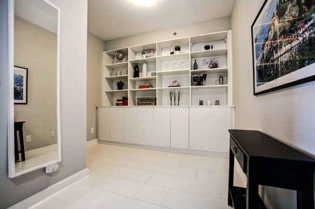 Photo - 156-156 Portland St