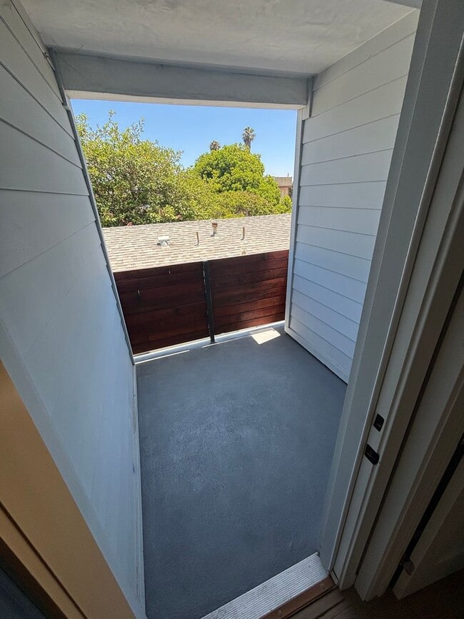 Photo - Beautiful 2 bed 1 bath modern apartment in Del Rey, Culver City adjacent Unit 4820 1/2