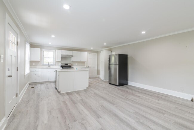 Photo - 2336 Barry St