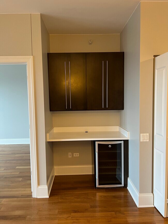 Photo - 68 W Hubbard St Unit 2704