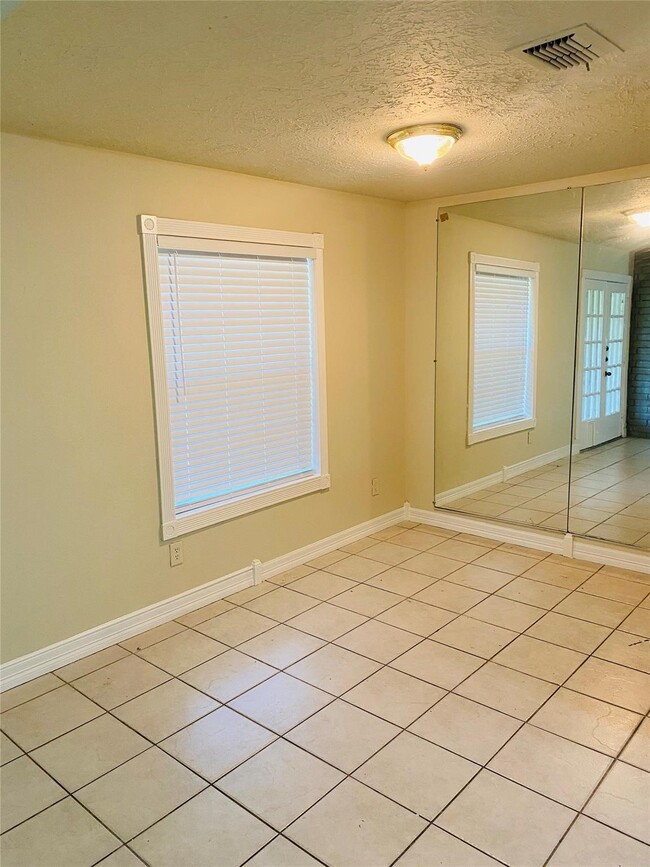 Photo - 410 Merrymount Ct