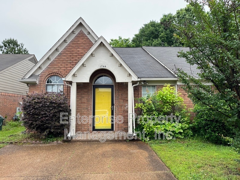 Photo - 1744 Camille Way