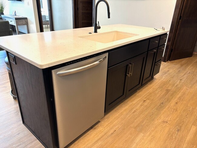 510 Nucleus Ave Unit 206