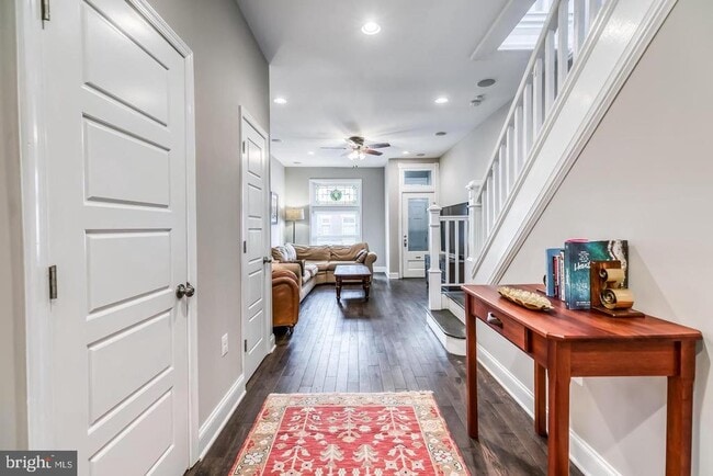 Photo - 3611 Hudson St