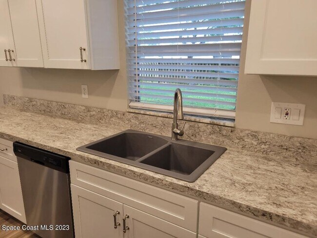 Kitchen - 1570 White Cap Way