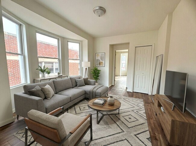 Building Photo - 133 W Maple St Unit Apt 2