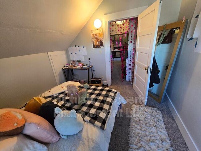 Photo - 235 SE Daniel St Unit #4