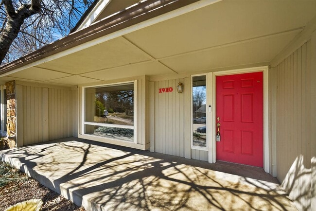 Photo - 1910 W 4th St S