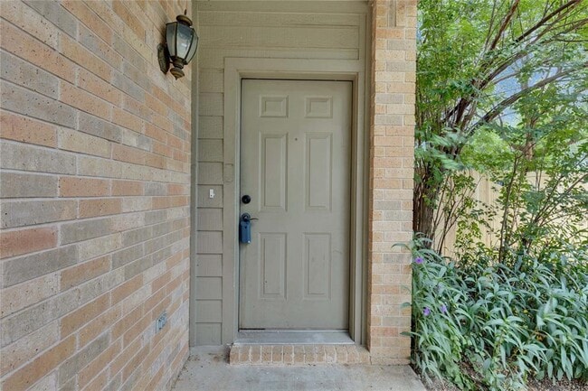 Photo - 1008 Balanced Rock Pl