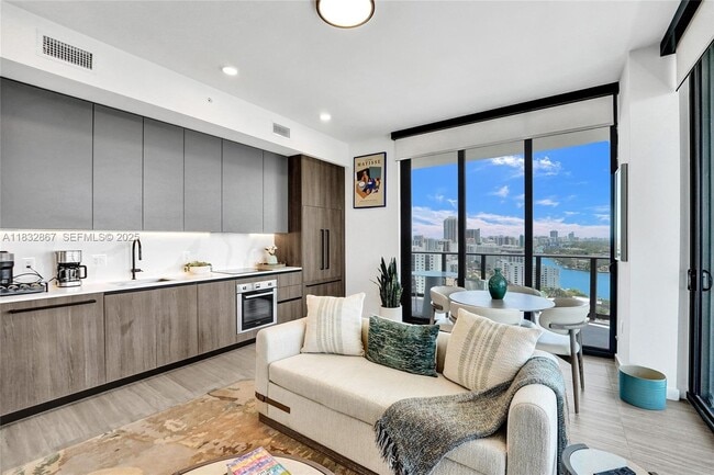 Building Photo - 580-572 72nd St Unit 2010