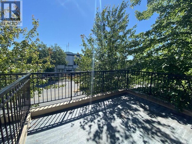 Photo - 12465 Harris Rd Unité Suite