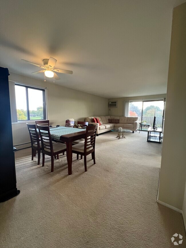 Building Photo - 1 Echo Ct Unit 12 Rental