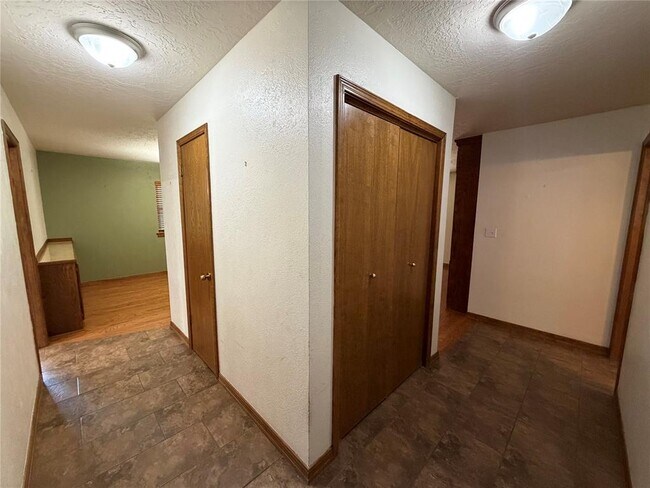 2517 Chateau Dr