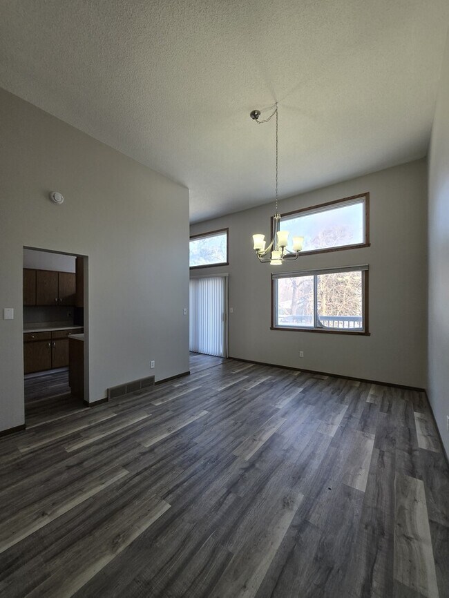 Building Photo - 918 N 39th St