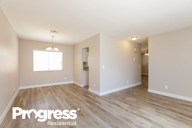 Photo - 800 Rock Springs Dr