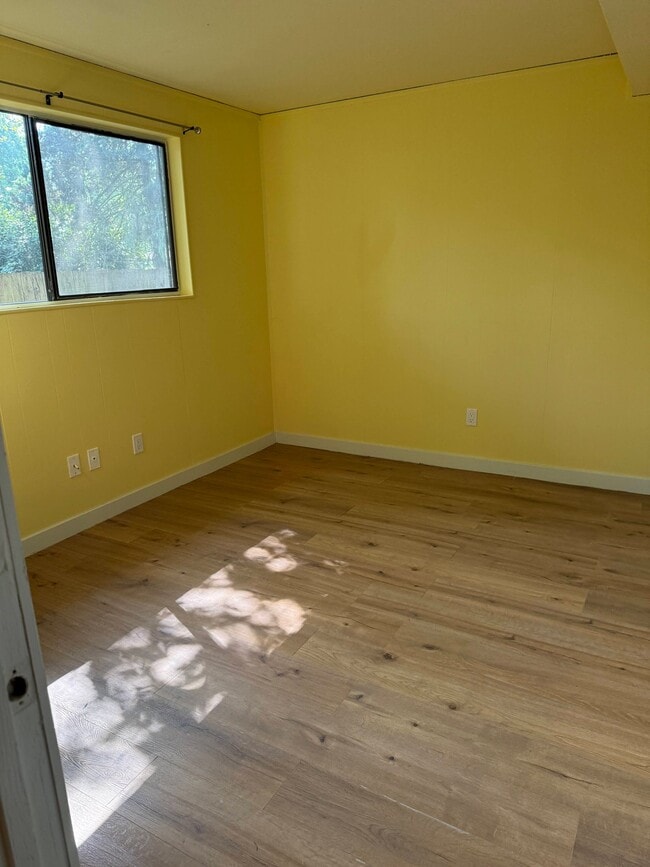 Photo - 14112 NE 62nd St Unit 1 Bd-1BA Yard