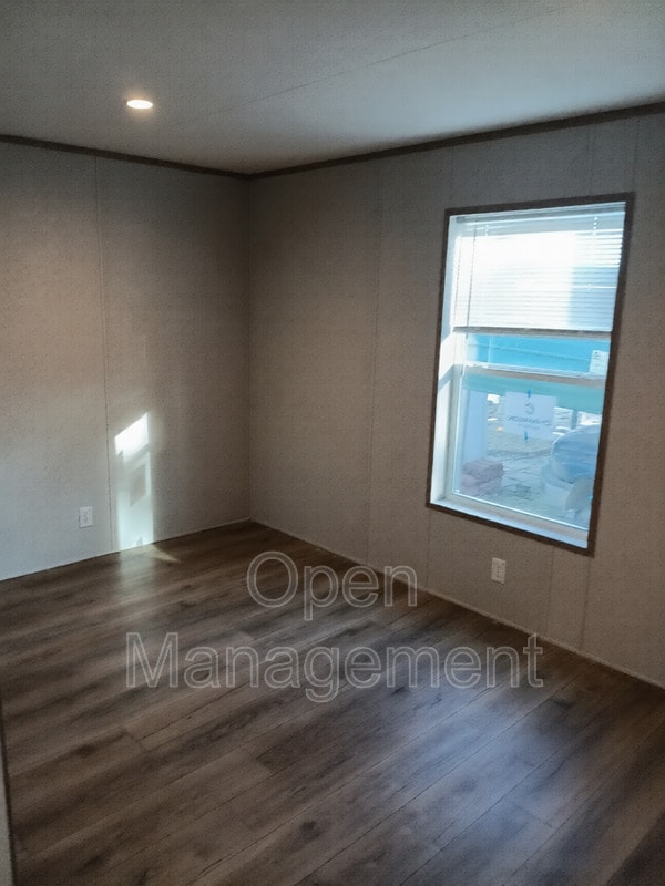 Photo - 16 English Village Park