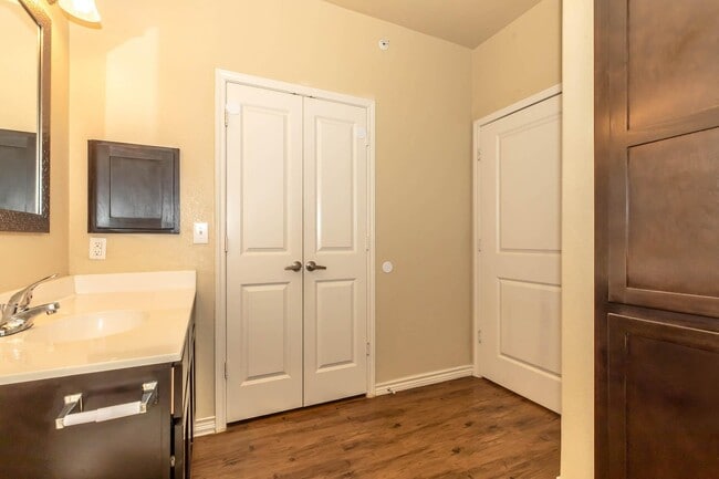 Photo - 1617 Northwest Blvd Unit 623