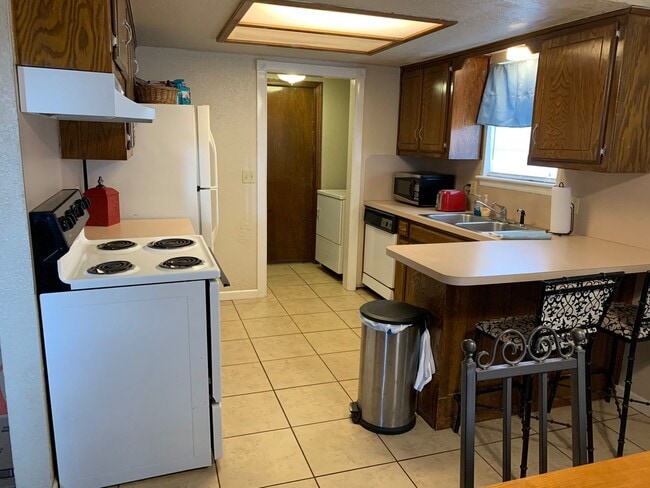 Photo - Duplex with massive bedrooms and living area!