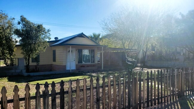 Photo - 611 W Ocotillo Ave