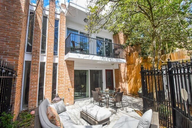 Building Photo - 6304 Riverview Way