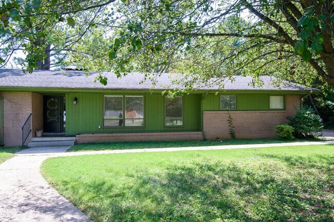 Gorgeous main level living 4 bedroom home,... - Gorgeous main level living 4 bedroom home,...