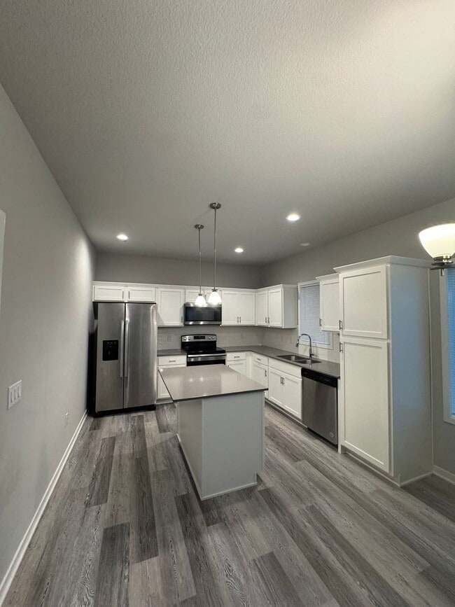 Building Photo - 3 bedroom 2.5 bath Single Family Home
