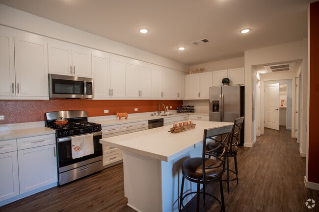 2BR, 2BA - 946SF