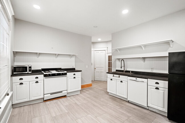 Building Photo - 2531 N Murray Ave Unit 1 1st floor Rental