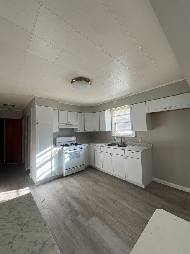 Photo - $1,410 / month