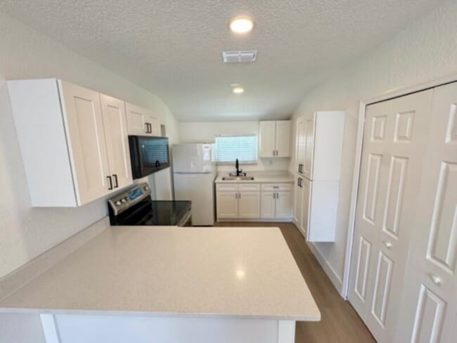Photo - Stunning 2 Bedroom, 1 Bathroom Completely ...