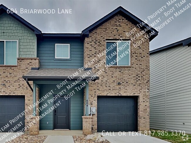 Building Photo - Modern 2022-Built Townhome with Fenced Yar...