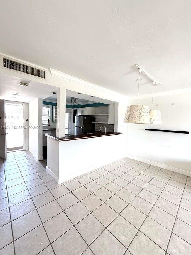 1530 NE 191st St Unit 340