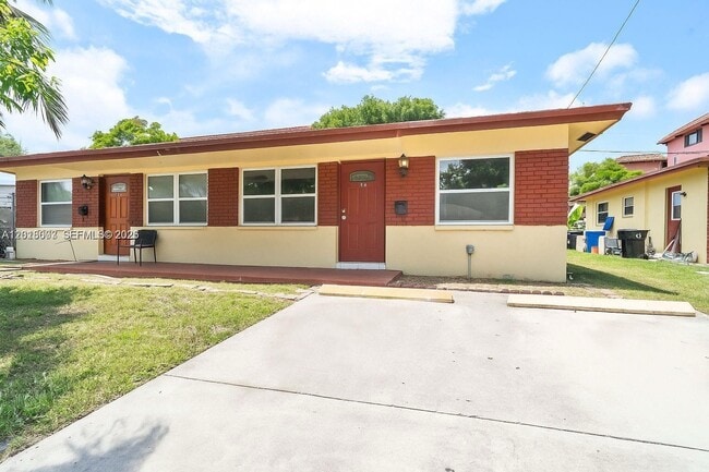 Building Photo - 535 NW 18th St Unit B