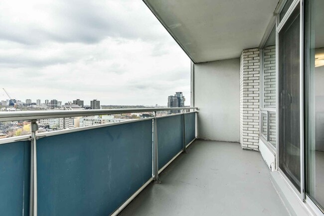 Photo - Prince Arthur Unit 00401